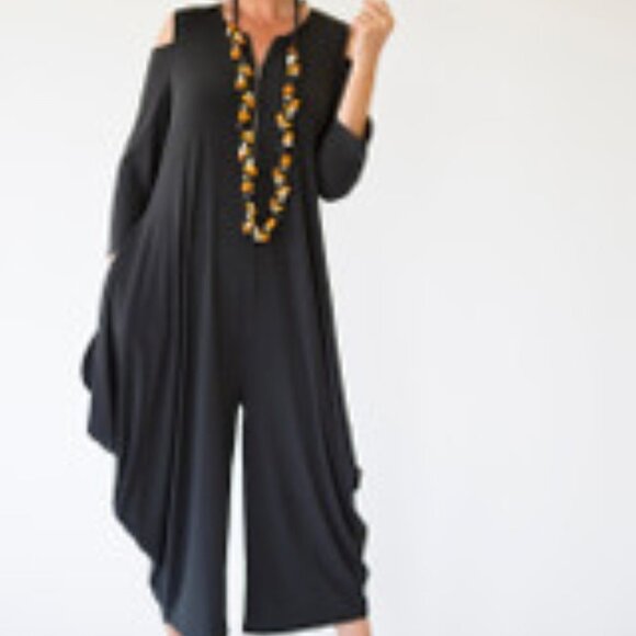 14. NWT Aria Jackson Cut out shoulder wide Leg Black Jumpsuit - Picture 1 of 3